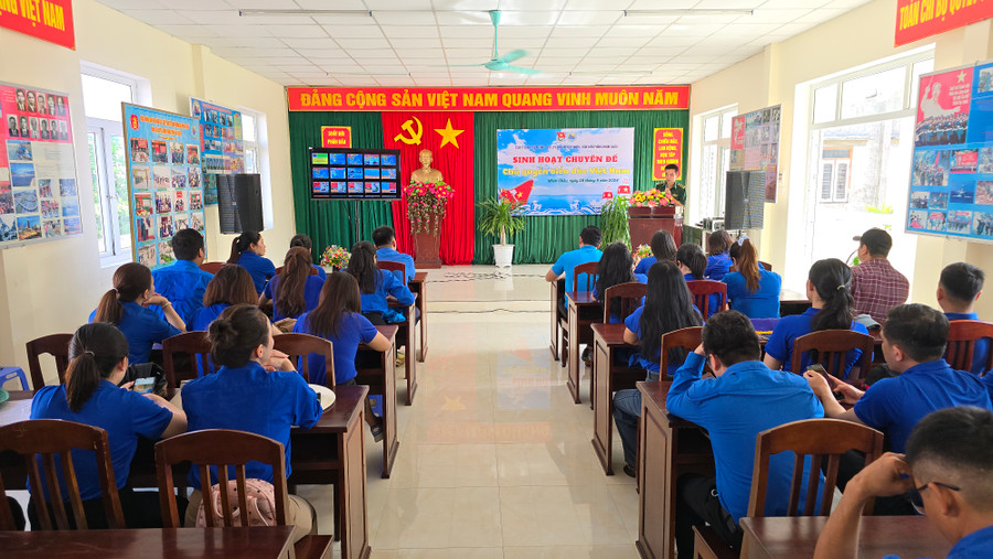 Quang cảnh buổi sinh hoạt chuyên đề “Chủ quyền biển đảo Việt Nam”. Ảnh: B.B