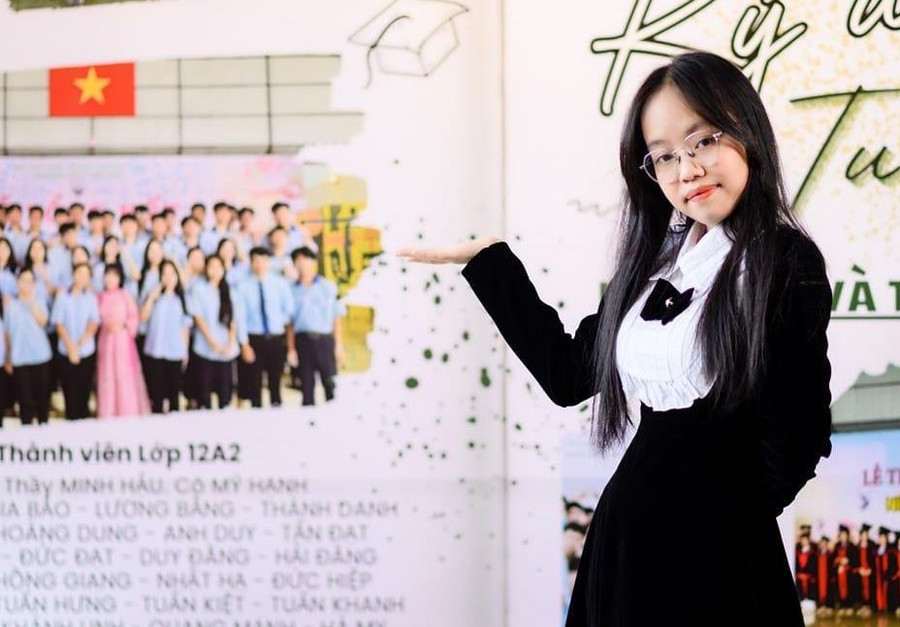 Thí sinh Nguyễn Trúc Nguyên (Trường THPT Chi Lăng)-thủ khoa &quot;kép&quot; khối A1 và D. Ảnh: NVCC