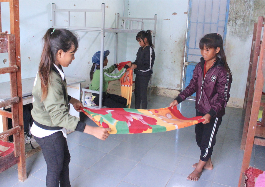 Việc xây dựng nhà ở bán trú ở các trường phổ thông sẽ giúp nhiều học sinh dân tộc thiểu số vùng khó thêm vững bước đến trường. Ảnh: Mộc Trà Việc xây dựng nhà ở bán trú ở các trường phổ thông sẽ giúp nhiều học sinh dân tộc thiểu số vùng khó thêm vững bước đến trường. Ảnh: Mộc Trà