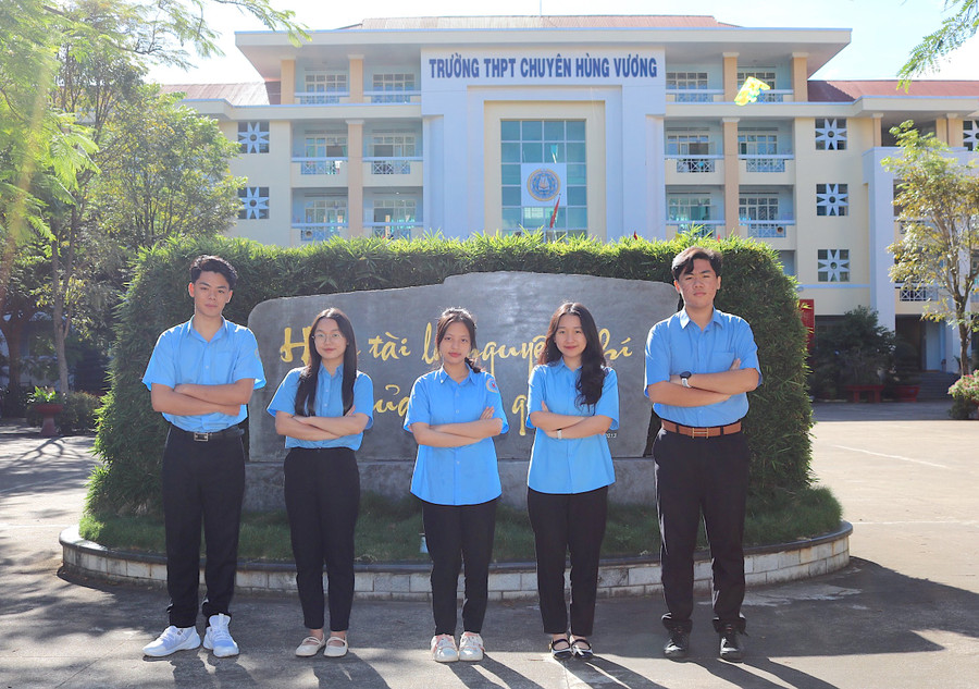 Nhóm tác giả Dự án "The Bazan Highland Gia Lai-Tinh hoa đại ngàn". Ảnh: M.T Nhóm tác giả Dự án "The Bazan Highland Gia Lai-Tinh hoa đại ngàn". Ảnh: M.T