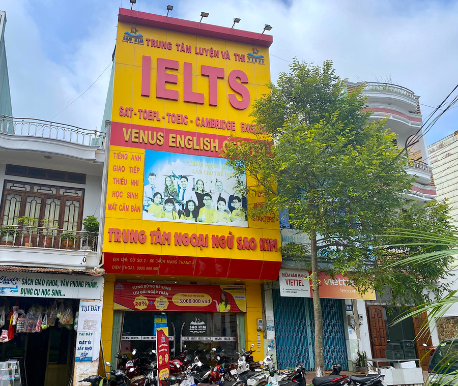 Các trung tâm ngoại ngữ, tin học phải hoàn tất đăng ký lại con dấu theo quy định trước ngày 30-6. Ảnh: Mộc Trà