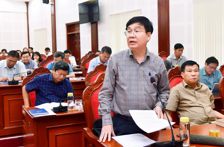 Trưởng ban Tổ chức Tỉnh ủy Huỳnh Quang Thái tham gia ý kiến tại hội nghị về công tác tổ chức, cán bộ và phát triển đảng viên. Ảnh: Đức Thụy Trưởng ban Tổ chức Tỉnh ủy Huỳnh Quang Thái tham gia ý kiến tại hội nghị về công tác tổ chức, cán bộ và phát triển đảng viên. Ảnh: Đức Thụy