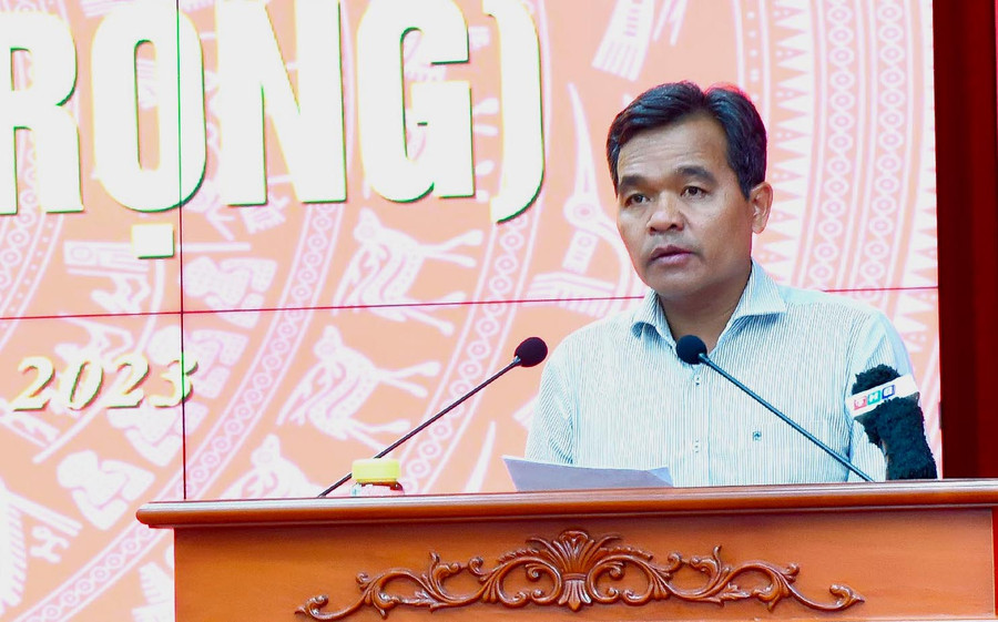 Ủy viên Ban Chấp hành Trung ương Đảng, Bí thư Tỉnh ủy, Chủ tịch HĐND tỉnh Hồ Văn Niên phát biểu chỉ đạo tại hội nghị. Ảnh: Đức Thụy Ủy viên Ban Chấp hành Trung ương Đảng, Bí thư Tỉnh ủy, Chủ tịch HĐND tỉnh Hồ Văn Niên phát biểu chỉ đạo tại hội nghị. Ảnh: Đức Thụy