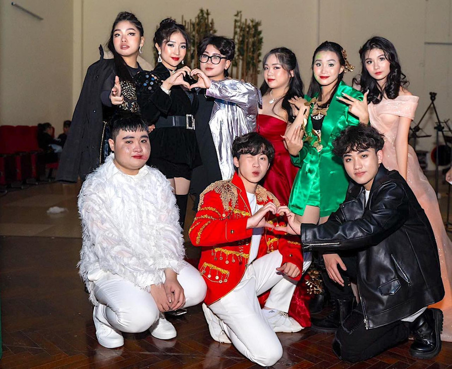 Top 9 thí sinh tranh tài trong đêm chung kết Sing Out Loud 2023 diễn ra tại Nhà hát Quân đội (Hà Nội) vào ngày 5-3 vừa qua. Ảnh: NVCC Top 9 thí sinh tranh tài trong đêm chung kết Sing Out Loud 2023 diễn ra tại Nhà hát Quân đội (Hà Nội) vào ngày 5-3 vừa qua. Ảnh: NVCC