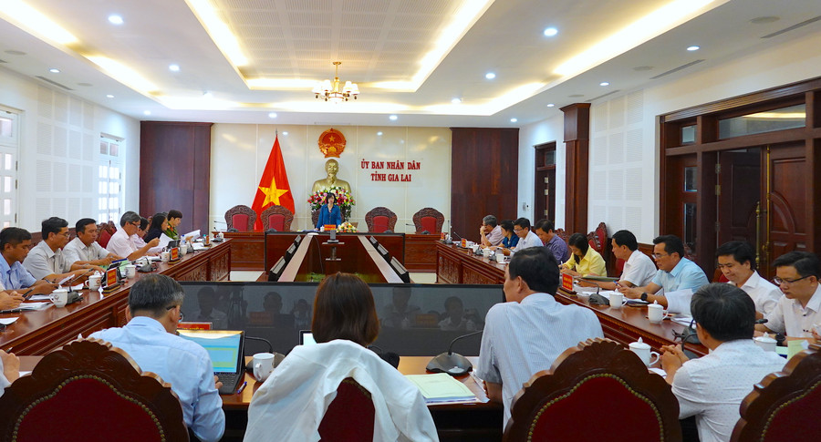 Ban Chỉ đạo cấp tỉnh Kỳ thi tốt nghiệp THPT năm 2023 họp triển khai nhiệm vụ cho các thành viên. Ảnh: Mộc Trà