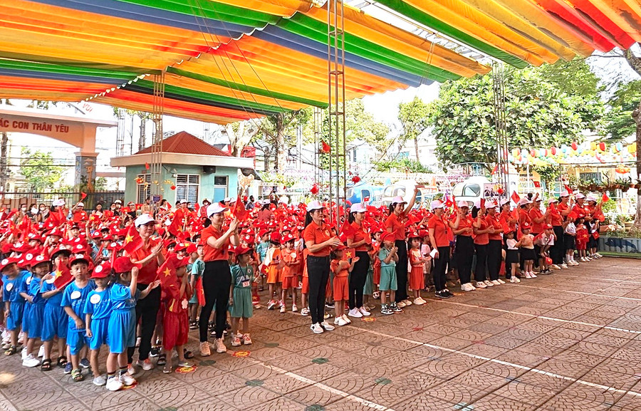 Hội khỏe măng non Trường Mầm non Hoa Hồng thu hút sự tham gia của hơn 1.000 trẻ và phụ huynh. Ảnh: Mộc Trà Hội khỏe măng non Trường Mầm non Hoa Hồng thu hút sự tham gia của hơn 1.000 trẻ và phụ huynh. Ảnh: Mộc Trà