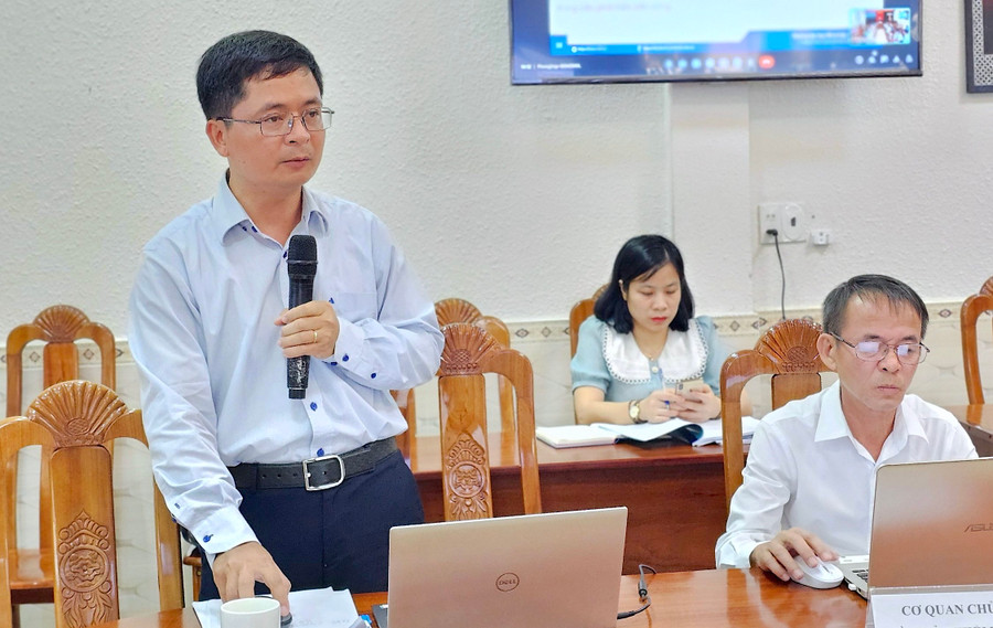 Tiến sĩ Hoàng Đình Trung-Chủ nhiệm đề tài-báo cáo kết quả nghiên cứu tại hội nghị. Ảnh: Mộc Trà Tiến sĩ Hoàng Đình Trung-Chủ nhiệm đề tài-báo cáo kết quả nghiên cứu tại hội nghị. Ảnh: Mộc Trà