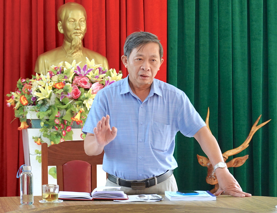 Ông Huỳnh Thế Mạnh-Ủy viên Ban Thường vụ Tỉnh ủy, Trưởng ban Tuyên giáo Tỉnh ủy, Trưởng ban Văn hóa-Xã hội HĐND tỉnh phát biểu tại buổi giám sát. Ảnh: Mộc Trà