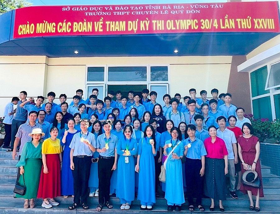 Học sinh Trường THPT chuyên Hùng Vương đạt 45 huy chương (6 huy chương vàng, 25 huy chương bạc và 14 huy chương đồng) tại Kỳ thi Olympic truyền thống 30-4 lần thứ 28. Ảnh: ĐVCC Học sinh Trường THPT chuyên Hùng Vương đạt 45 huy chương (6 huy chương vàng, 25 huy chương bạc và 14 huy chương đồng) tại Kỳ thi Olympic truyền thống 30-4 lần thứ 28. Ảnh: ĐVCC