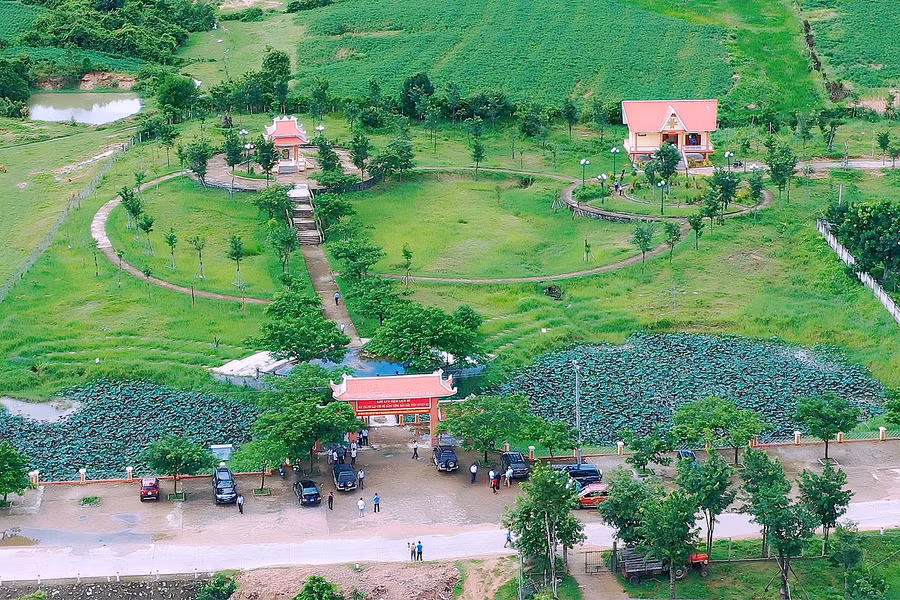 Toàn cảnh Khu lưu niệm lịch sử nơi thành lập Chi bộ Đảng Cộng sản đầu tiên của huyện H2 tại xã Đất Bằng. Ảnh: Đức Thụy