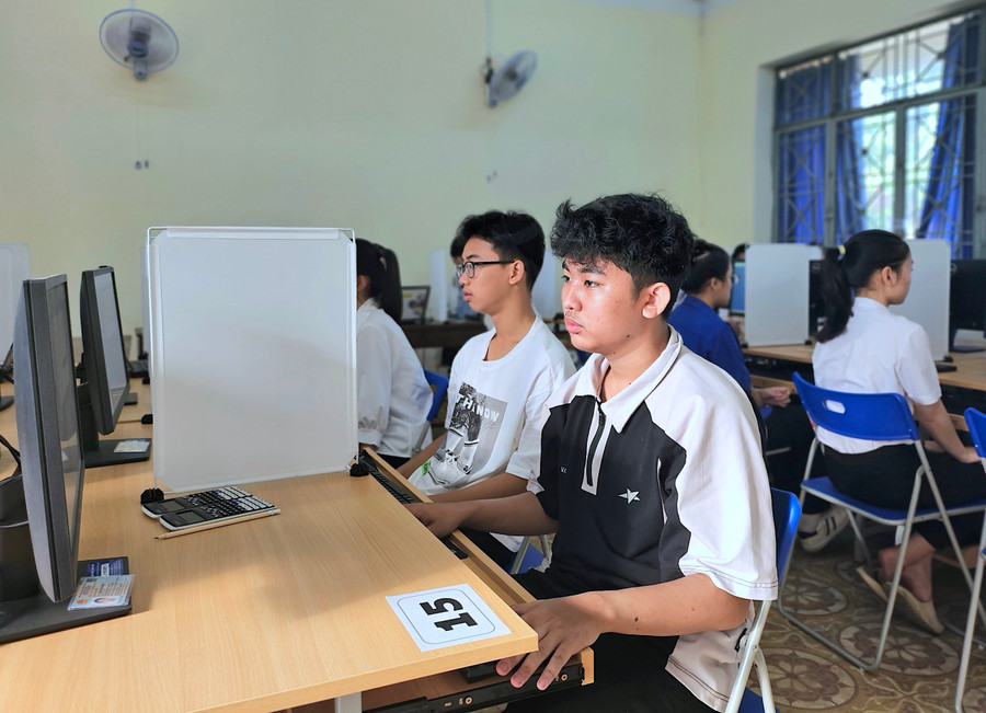 Thí sinh dự thi đánh giá năng lực chuyên biệt của Trường Đại học Sư phạm TP. Hồ Chí Minh được tổ chức tại tỉnh Gia Lai năm 2024. Ảnh: M.T Thí sinh dự thi đánh giá năng lực chuyên biệt của Trường Đại học Sư phạm TP. Hồ Chí Minh được tổ chức tại tỉnh Gia Lai năm 2024. Ảnh: M.T