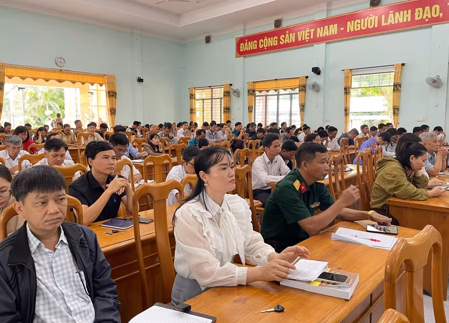 Các đại biểu dự hội nghị giới thiệu, phổ biến các văn bản mới năm 2024. Ảnh: P.L