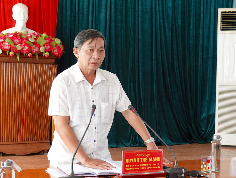 Ông Huỳnh Thế Mạnh-Ủy viên Ban Thường vụ Tỉnh ủy, Trưởng ban Tuyên giáo Tỉnh ủy, Trưởng ban Văn hóa-Xã hội HĐND tỉnh phát biểu tại buổi giám sát. Ảnh: Mộc Trà