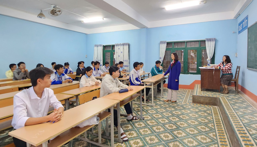 Kỳ thi năm nay có sự tham gia của 1.057 thí sinh đến từ 45 trường THPT trên toàn tỉnh. Ảnh: Mộc Trà Kỳ thi năm nay có sự tham gia của 1.057 thí sinh đến từ 45 trường THPT trên toàn tỉnh. Ảnh: Mộc Trà