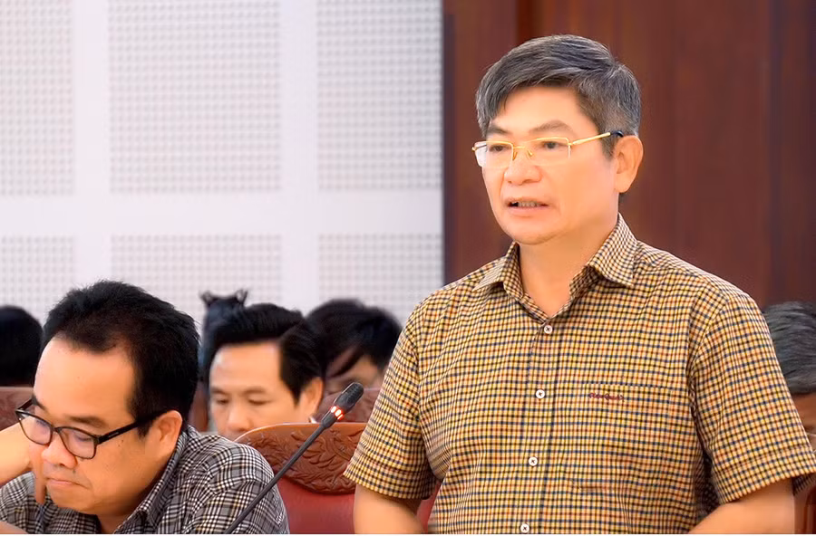 Giám đốc Sở Tài chính Nguyễn Anh Dũng đề xuất giải pháp về thu ngân sách nhà nước trên địa bàn tỉnh. Ảnh: Đức Thụy