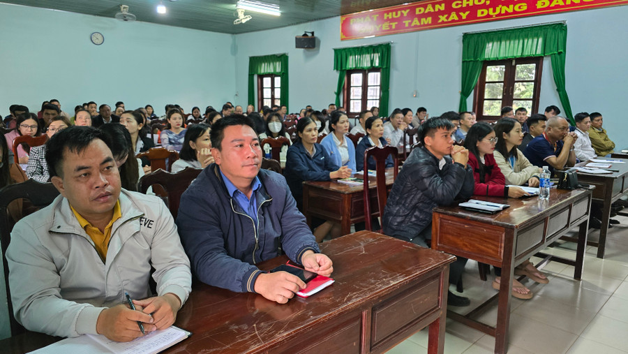 Các học viên tham gia lớp bồi dưỡng kiến thức QP-AN đối tượng 4. Ảnh: B.B