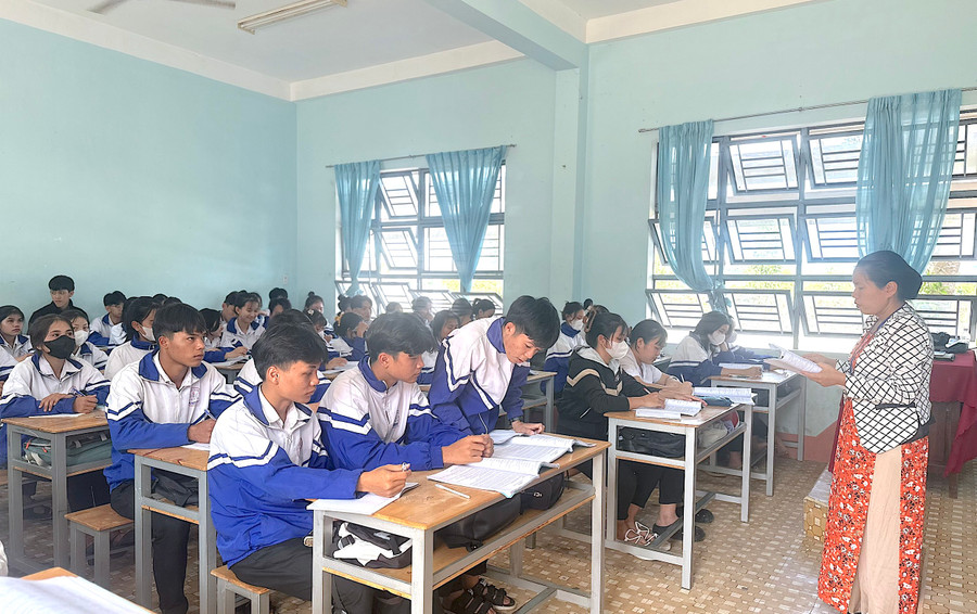 Các cơ sở giáo dục đang triển khai nhiều giải pháp nhằm nâng cao chất lượng Kỳ thi tốt nghiệp THPT năm 2024. Ảnh: Mộc Trà Các cơ sở giáo dục đang triển khai nhiều giải pháp nhằm nâng cao chất lượng Kỳ thi tốt nghiệp THPT năm 2024. Ảnh: Mộc Trà