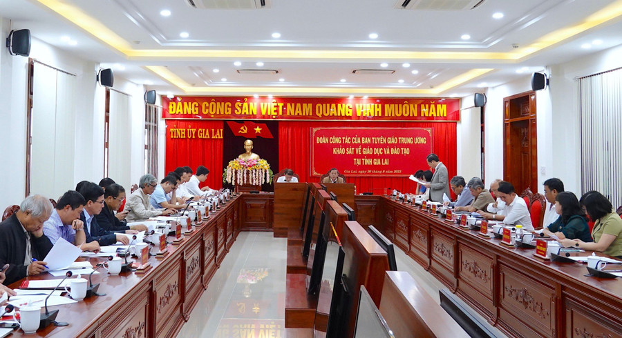 Quang cảnh buổi làm việc. Ảnh: Mộc Trà Quang cảnh buổi làm việc. Ảnh: Mộc Trà