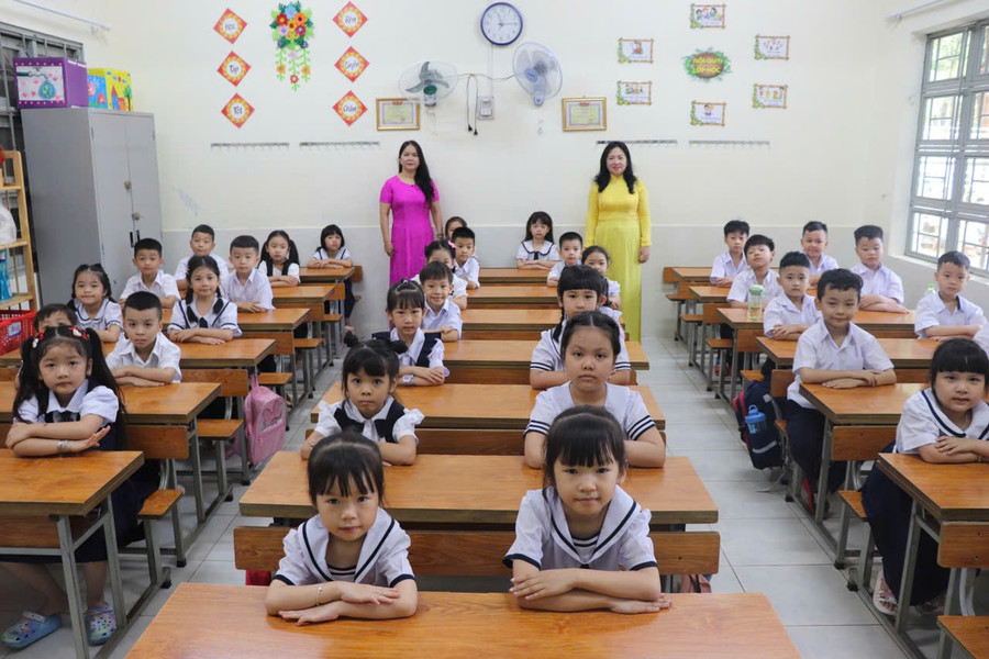 Cả cô và trò đều sẵn sàng cho một năm học mới đầy niềm vui. Ảnh: Lạc Hà Cả cô và trò đều sẵn sàng cho một năm học mới đầy niềm vui. Ảnh: Lạc Hà