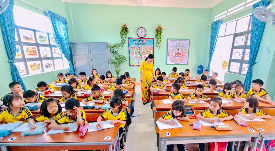 Sở GD-ĐT hướng dẫn tạm thời thực hiện các khoản thu trong cơ sở giáo dục công lập trên địa bàn tỉnh năm học 2024-2025. Ảnh: Trần Dung Sở GD-ĐT hướng dẫn tạm thời thực hiện các khoản thu trong cơ sở giáo dục công lập trên địa bàn tỉnh năm học 2024-2025. Ảnh: Trần Dung