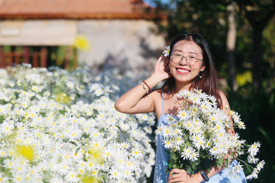 Những ngày đầu năm mới Giáp Thìn 2024, hoa xuân rạng rỡ khoe sắc đã thu hút du khách gần xa đến tham quan chụp ảnh, lưu giữ khoảnh khắc đẹp giữa lòng phố núi Pleiku, tỉnh Gia Lai. Những ngày đầu năm mới Giáp Thìn 2024, hoa xuân rạng rỡ khoe sắc đã thu hút du khách gần xa đến tham quan chụp ảnh, lưu giữ khoảnh khắc đẹp giữa lòng phố núi Pleiku, tỉnh Gia Lai.