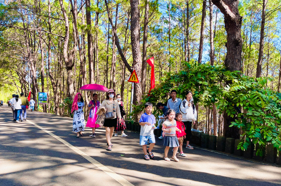 Người dân phố núi vui trọn ngày đầu tiên của năm mới với tinh thần nhẹ nhàng, tươi mới. Ảnh: Mai Ka Người dân phố núi vui trọn ngày đầu tiên của năm mới với tinh thần nhẹ nhàng, tươi mới. Ảnh: Mai Ka