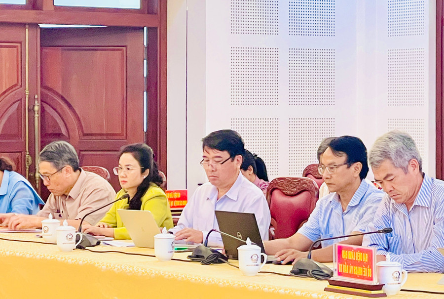 Hội nghị xác định chủ đề năm học 2024-2025 là "Kỷ cương trách nhiệm, đổi mới không ngừng, nâng cao chất lượng". Ảnh: Trần Dung Hội nghị xác định chủ đề năm học 2024-2025 là "Kỷ cương trách nhiệm, đổi mới không ngừng, nâng cao chất lượng". Ảnh: Trần Dung