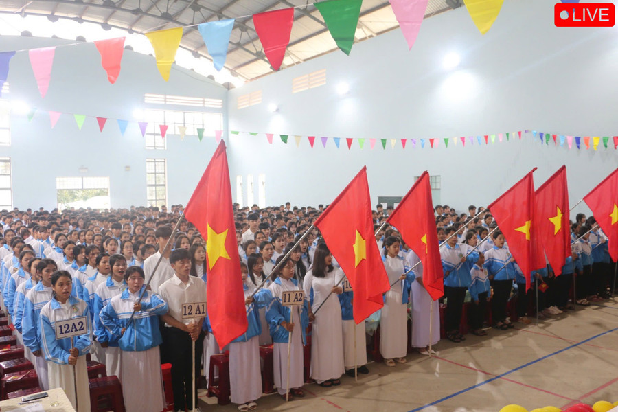 Quang cảnh Lễ khai giảng tại Trường THCS và THPT Phạm Hồng Thái (xã Ia Khươl, huyện Chư Păh). Ảnh: Quang Tấn Quang cảnh Lễ khai giảng tại Trường THCS và THPT Phạm Hồng Thái (xã Ia Khươl, huyện Chư Păh). Ảnh: Quang Tấn