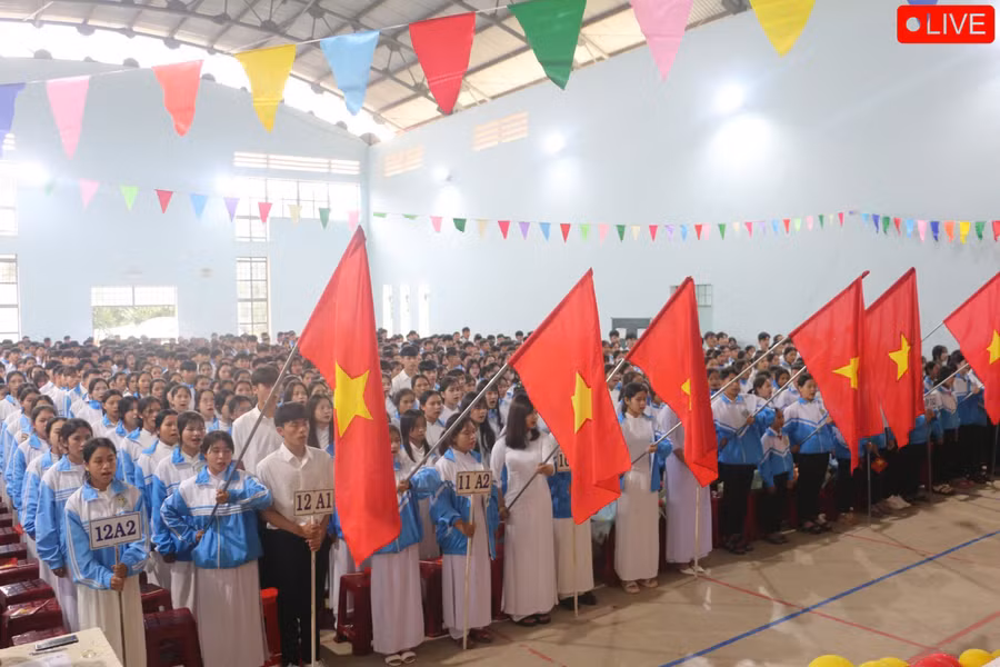 Quang cảnh Lễ khai giảng tại Trường THCS và THPT Phạm Hồng Thái (xã Ia Khươl, huyện Chư Păh). Ảnh: Quang Tấn