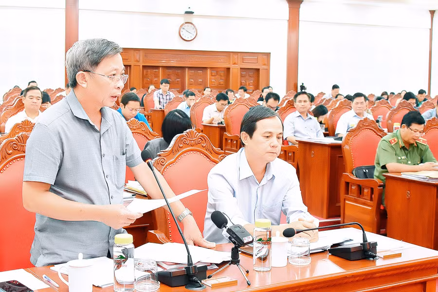 Đại biểu tập trung trao đổi, thảo luận và đề xuất các giải pháp tháo gỡ khó khăn, vướng mắc tại hội nghị lần thứ 16 Ban Chấp hành Đảng bộ tỉnh Gia Lai khóa XVI (mở rộng). Ảnh: Đức Thụy