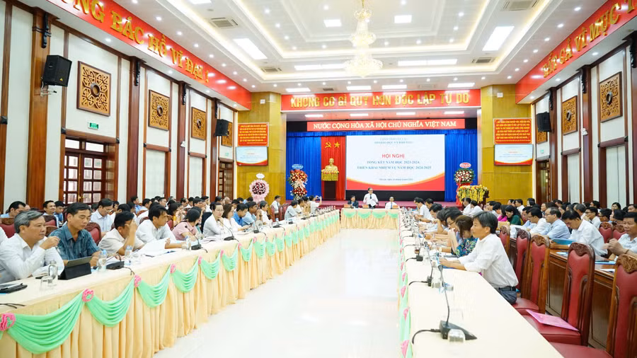 Quang cảnh nghị tổng kết năm học 2023-2024 và triển khai nhiệm vụ năm học 2024-2025. Ảnh: Trần Dung