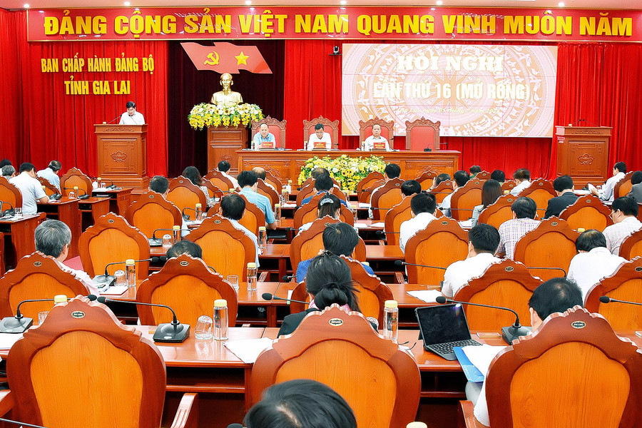 Đại biểu tham dự hội nghị lần thứ 16 Ban Chấp hành Đảng bộ tỉnh Gia Lai khóa XVI (mở rộng). Ảnh: Đức Thụy Đại biểu tham dự hội nghị lần thứ 16 Ban Chấp hành Đảng bộ tỉnh Gia Lai khóa XVI (mở rộng). Ảnh: Đức Thụy