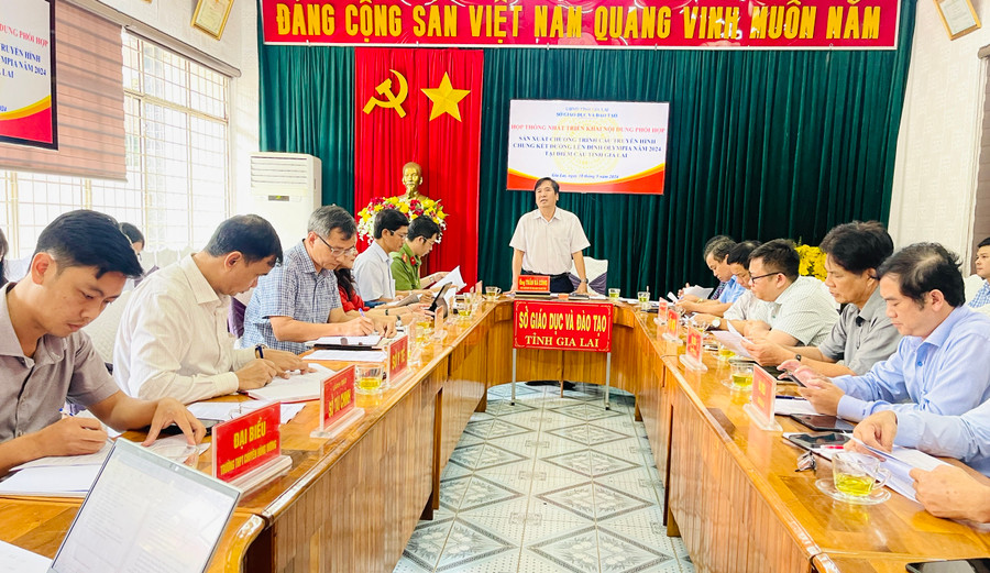 Các đại biểu tham dự cuộc họp triển khai phối hợp sản xuất chương trình Cầu truyền hình chung kết “Đường lên đỉnh Olympia” năm 2024 tại điểm cầu tỉnh Gia Lai. Ảnh: Trần Dung