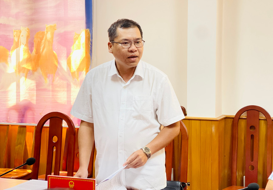 Thành viên đoàn giám sát phát biểu ý kiến tại buổi làm việc. Ảnh: Trần Dung Thành viên đoàn giám sát phát biểu ý kiến tại buổi làm việc. Ảnh: Trần Dung
