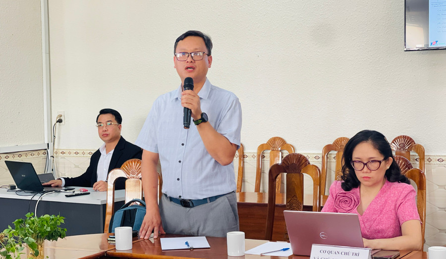 Tiến sĩ Ngô Việt Đức-Chủ nhiệm đề tài báo cáo quy trình thực hiện đề tài. Ảnh: Mai Ka Tiến sĩ Ngô Việt Đức-Chủ nhiệm đề tài báo cáo quy trình thực hiện đề tài. Ảnh: Mai Ka