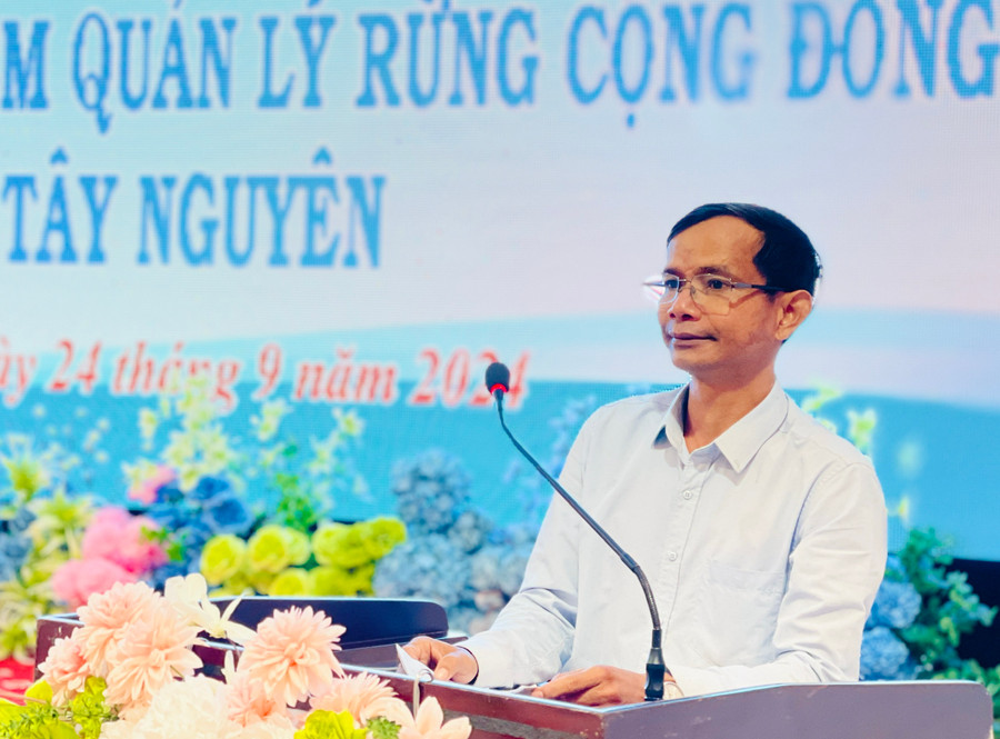 Đại biểu thảo luận về tình hình giao, tổ chức và quản lý rừng cộng đồng. Ảnh: Mai Ka Đại biểu thảo luận về tình hình giao, tổ chức và quản lý rừng cộng đồng. Ảnh: Mai Ka