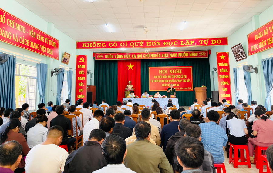 Quang cảnh buổi tiếp xúc cử tri. Ảnh: Trần Dung