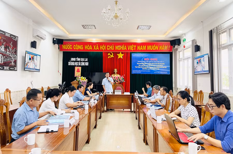 Quang cảnh hội nghị nghiệm thu dự án “Xây dựng mô hình sản xuất than sinh học từ phụ phẩm nông nghiệp phục vụ xuất khẩu và sản xuất phân bón hữu cơ vi sinh tại Gia Lai”. Ảnh: Mai Ka