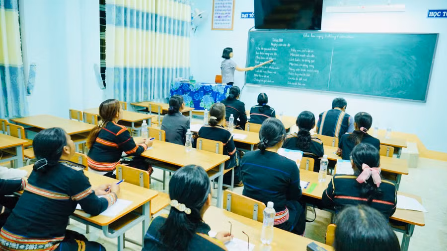 Sở GD-ĐT tỉnh Gia Lai đề nghị các đơn vị chú trọng công tác xoá mù chữ tại những nơi có điều kiện kinh tế-xã hội đặc biệt khó khăn. Ảnh: Mai Ka