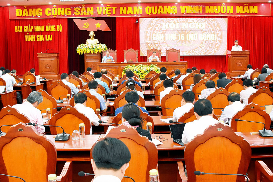 Quang cảnh hội nghị lần thứ 16 Ban Chấp hành Đảng bộ tỉnh Gia Lai khóa XVI (mở rộng). Ảnh: Đức Thụy Quang cảnh hội nghị lần thứ 16 Ban Chấp hành Đảng bộ tỉnh Gia Lai khóa XVI (mở rộng). Ảnh: Đức Thụy