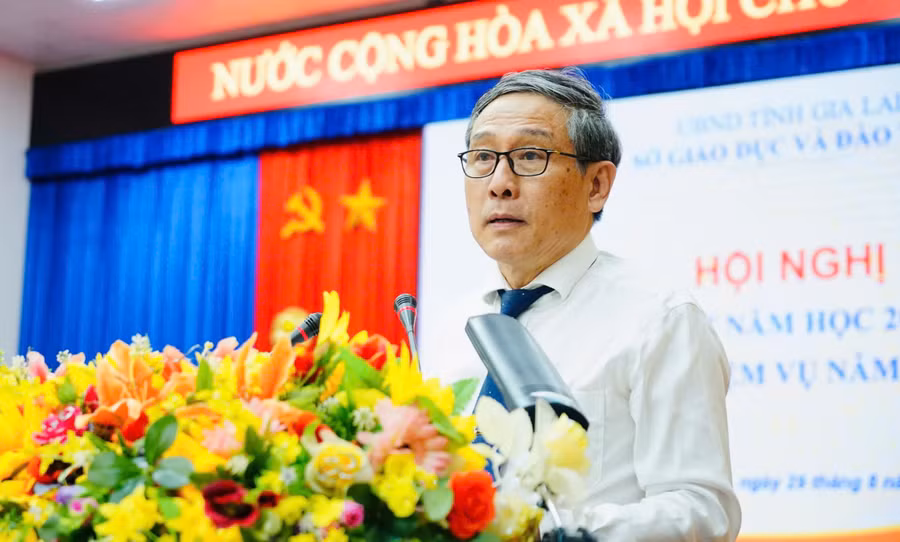 Giám đốc Sở GD-ĐT Lê Duy Định phát biểu chỉ đạo tại hội nghị tổng kết năm học 2023-2024 và triển khai nhiệm vụ năm học 2024-2025. Ảnh: Trần Dung