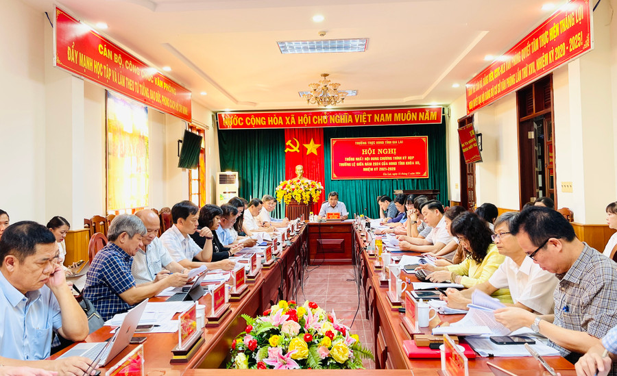 Quang cảnh phiên họp. Ảnh: Trần Dung