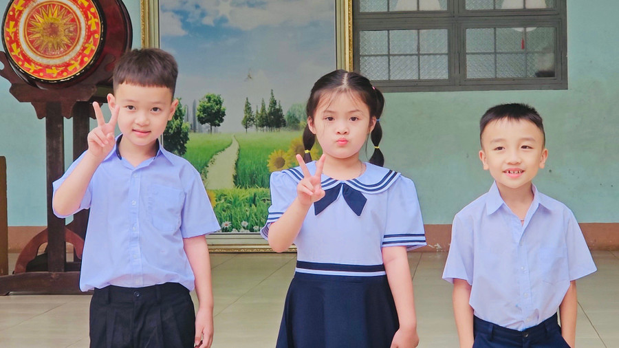 Nhiều cô cậu học trò lớp 1 hào hứng, tự tin ở ngôi trường mới. Ảnh: Ngọc Duy Nhiều cô cậu học trò lớp 1 hào hứng, tự tin ở ngôi trường mới. Ảnh: Ngọc Duy