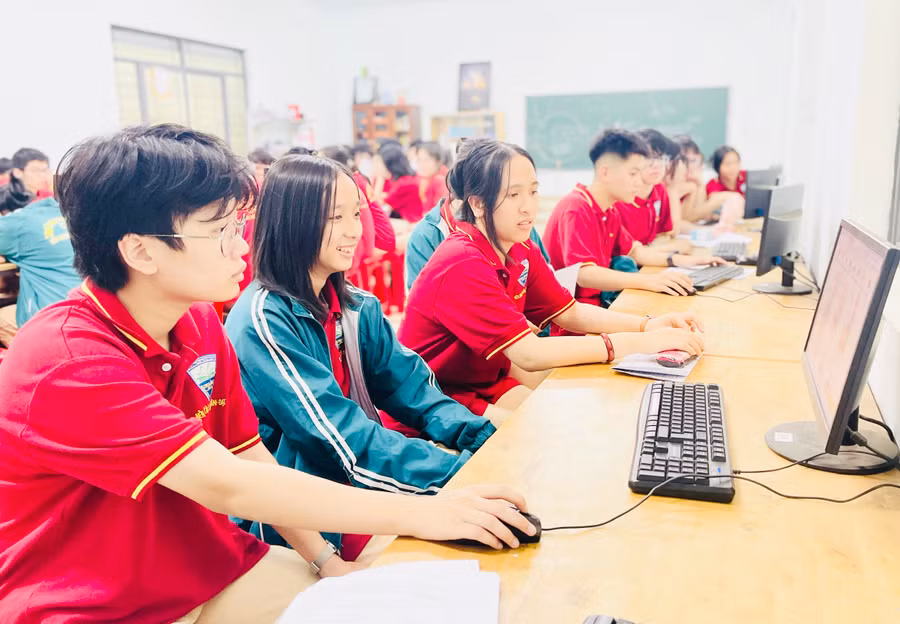 Sở GD-ĐT đề nghị các đơn vị căn cứ vào khả năng và điều kiện chủ động tham gia cuộc thi Olympic tiếng Anh trên Internet năm học 2024-2025. Ảnh: Mai Ka