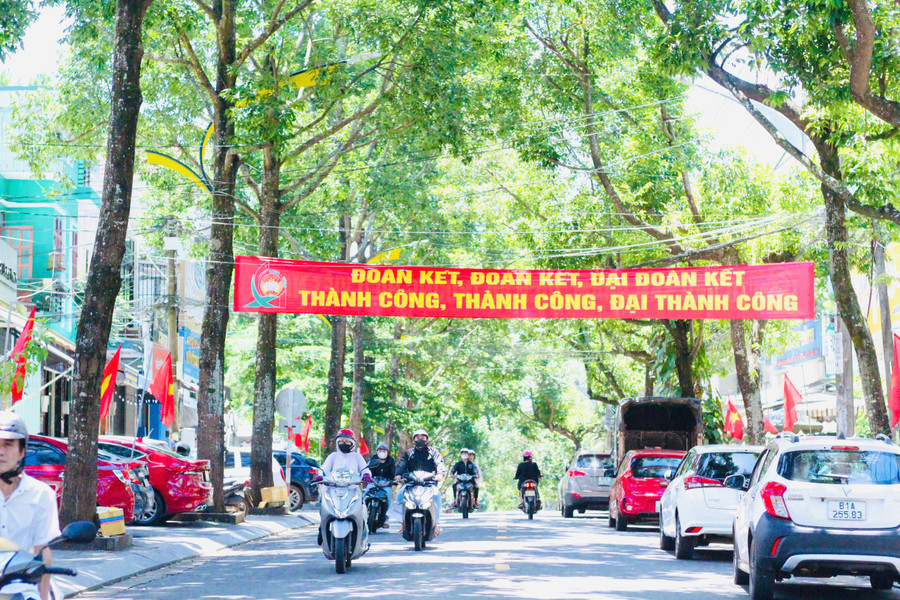 Thành phố Pleiku rộn ràng trong ngày Tết Độc lập. Ảnh: Hoàng Hoài Thành phố Pleiku rộn ràng trong ngày Tết Độc lập. Ảnh: Hoàng Hoài