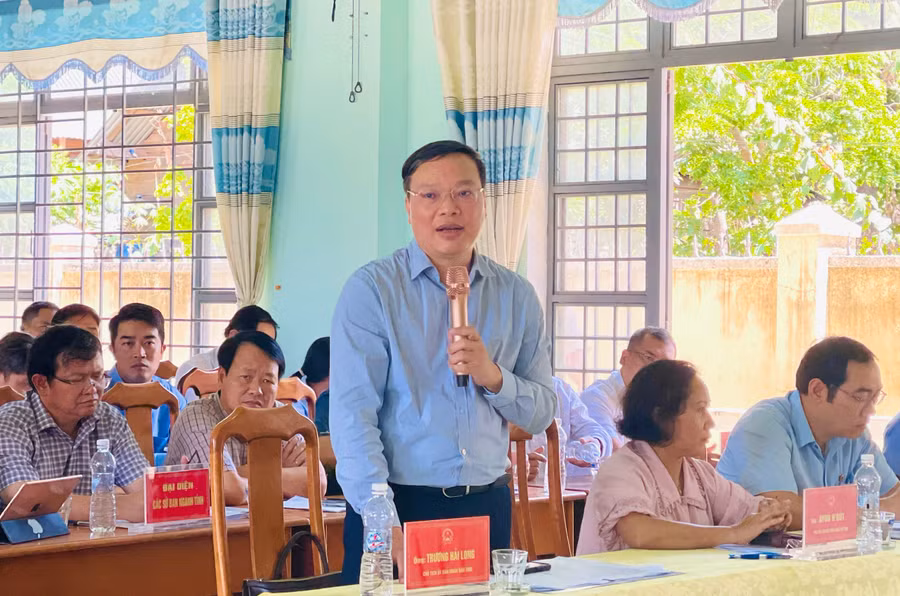 Phó Bí thư Tỉnh ủy, Chủ tịch UBND tỉnh Trương Hải Long ghi nhận các ý kiến, kiến nghị của cử tri huyện Ia Pa. Ảnh: Trần Dung