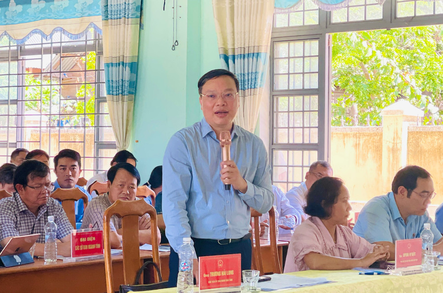 Phó Bí thư Tỉnh ủy, Chủ tịch UBND tỉnh Trương Hải Long ghi nhận các ý kiến, kiến nghị của cử tri huyện Ia Pa. Ảnh: Trần Dung