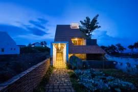 Nhà nhỏ trên cao nguyên Lâm Đồng đẹp như bước ra từ truyện cổ