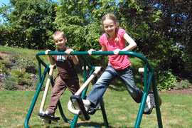 Ai có thể sử dụng các thiết bị vận động ngoài trời?