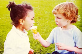 Dạy con nhân ái và lịch thiệp không hề khó nếu làm theo cách này